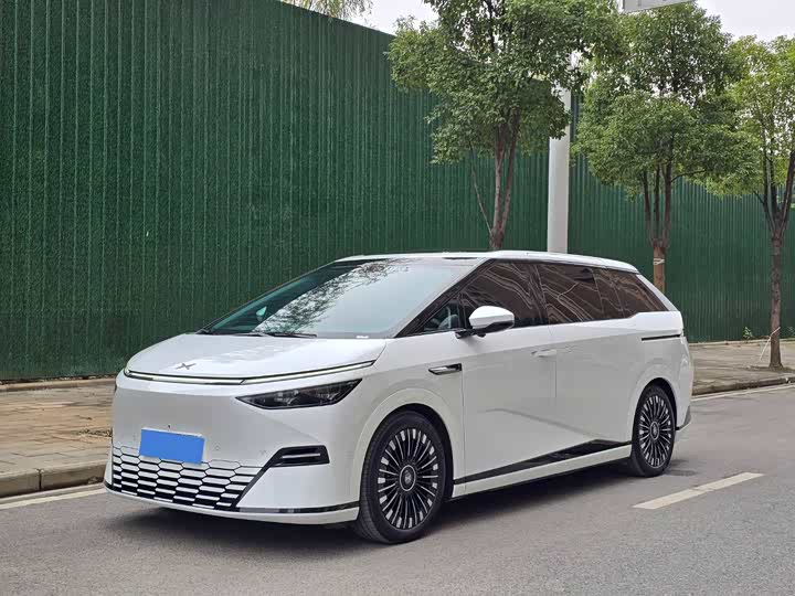 Фото 1 - XPeng X9