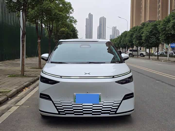 Фото 2 - XPeng X9