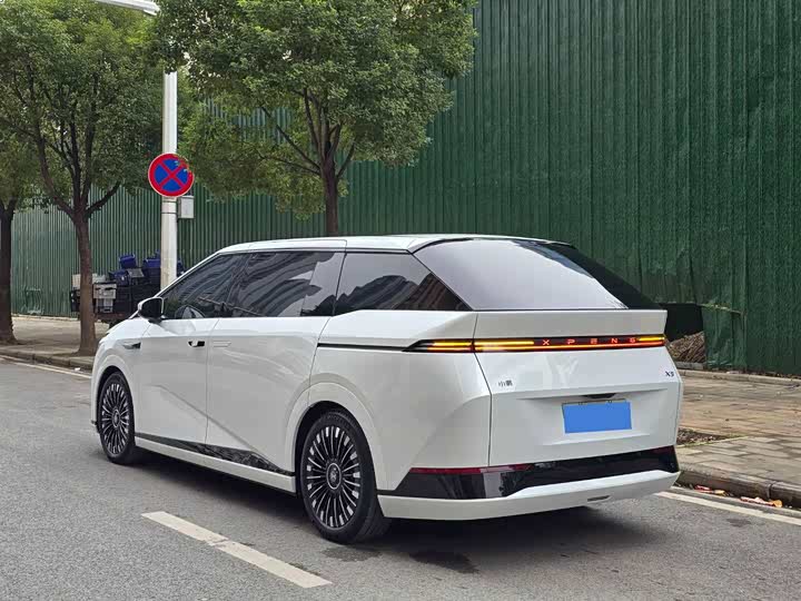 Фото 4 - XPeng X9