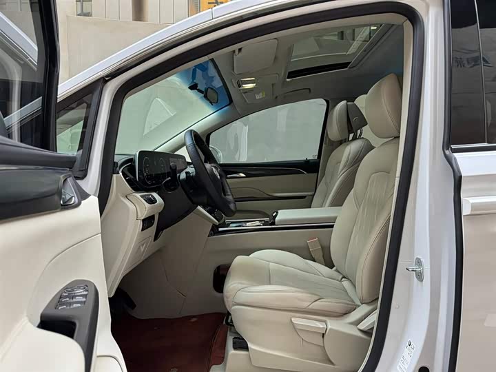 Фото 7 - Buick GL8 ES