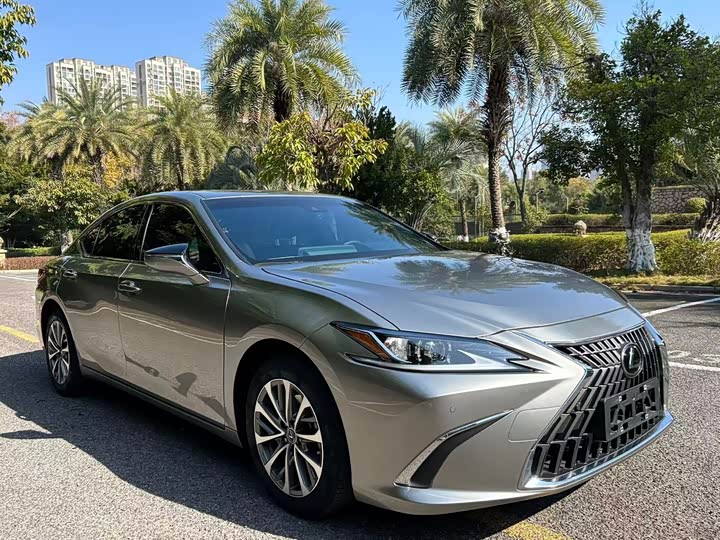 Фото 2 - Lexus ES