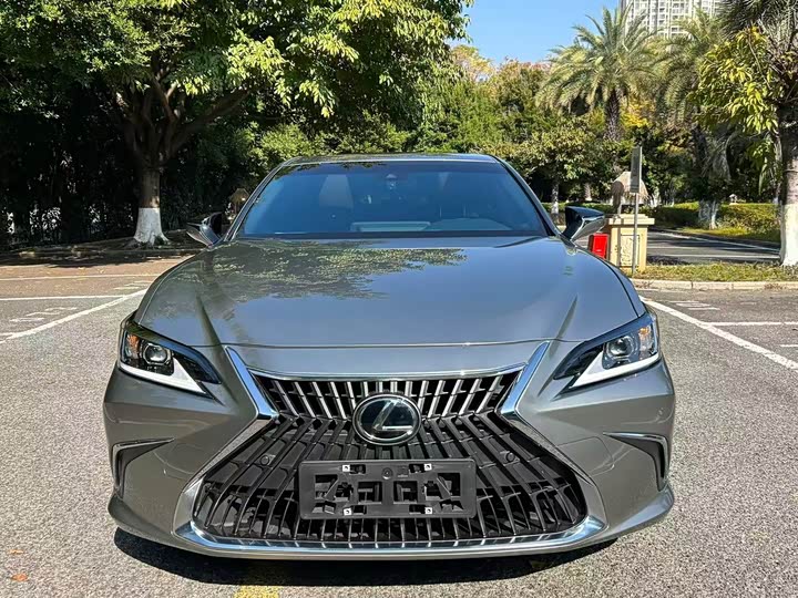 Фото 3 - Lexus ES