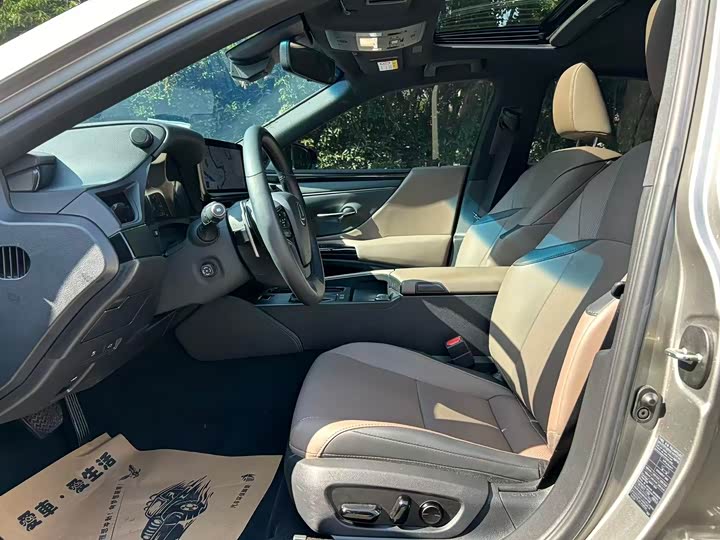 Фото 4 - Lexus ES