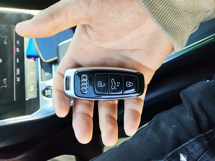 Фото 9 - Audi A6