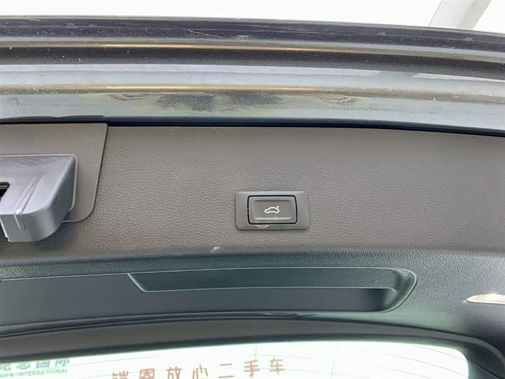 Фото 9 - Audi e-tron