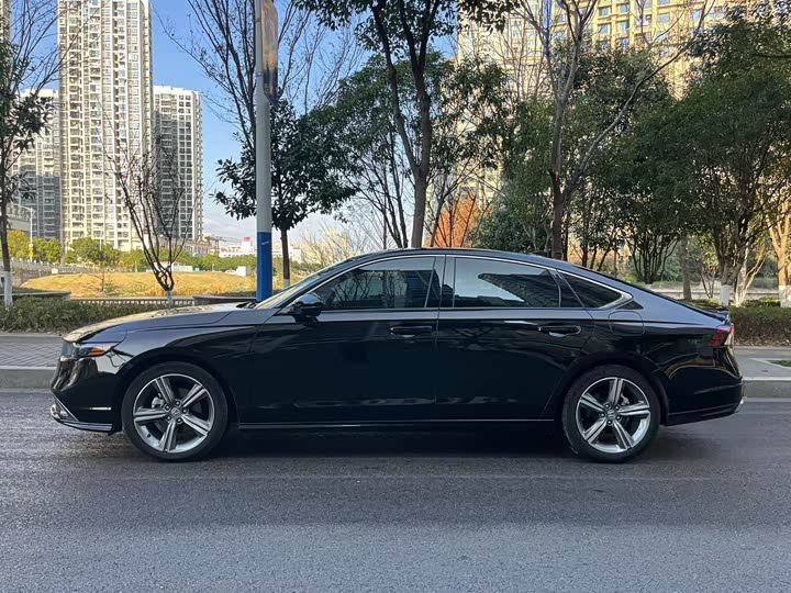 Фото 4 - Honda Accord