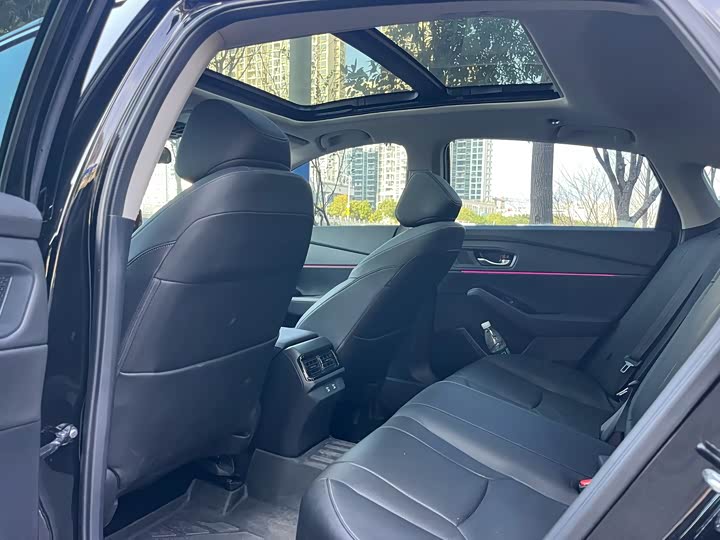 Фото 9 - Honda Accord