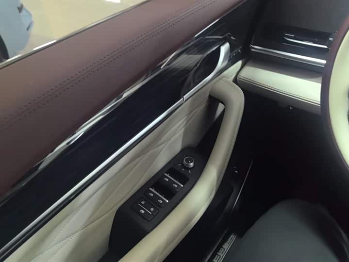 Фото 7 - Geely Monjaro