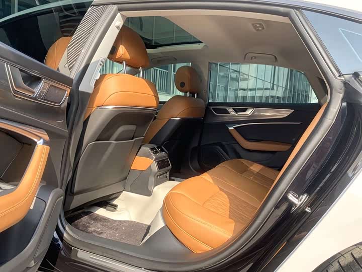 Фото 5 - Audi A7L