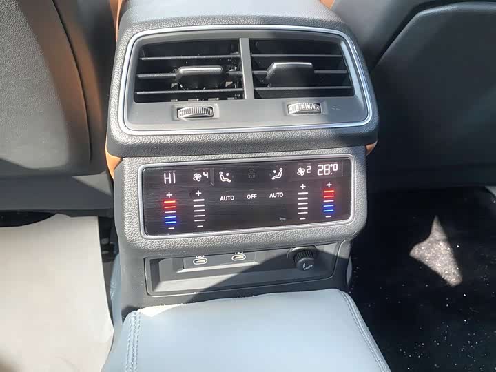 Фото 6 - Audi A7L