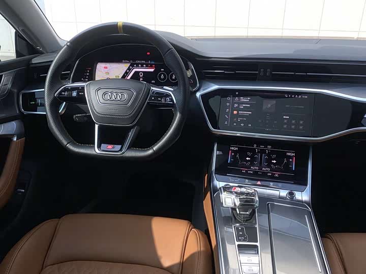 Фото 7 - Audi A7L