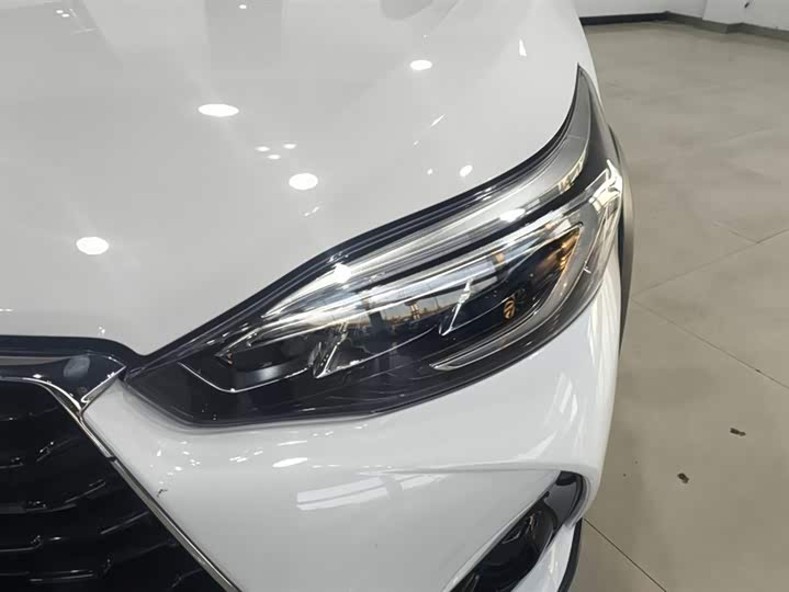 Фото 5 - Toyota Yaris L Hatchback