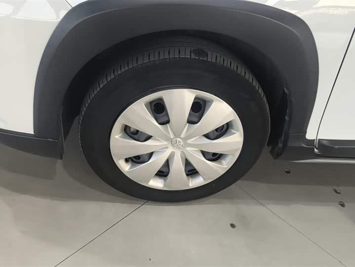 Фото 6 - Toyota Yaris L Hatchback