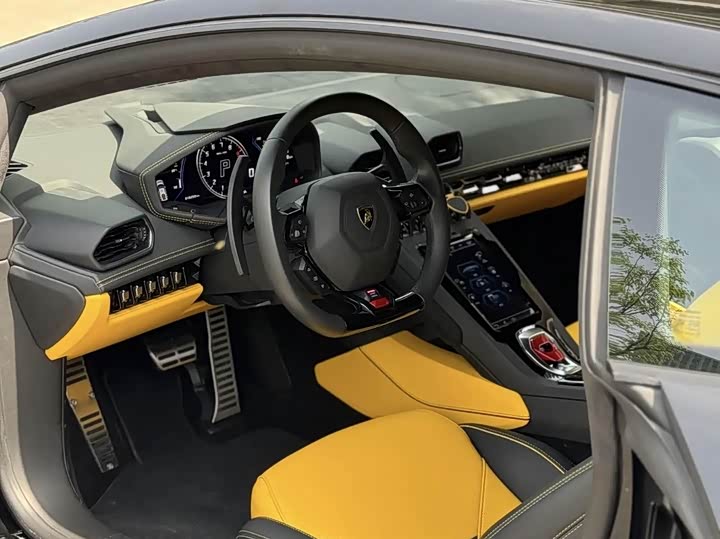 Фото 5 - Lamborghini Huracán