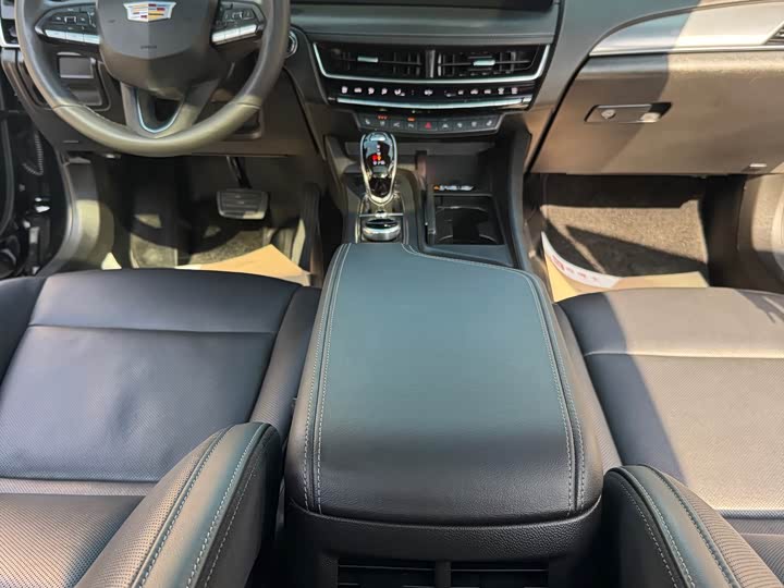 Фото 8 - Cadillac CT5