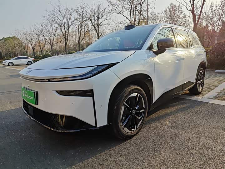 Фото 1 - Toyota bZ3X