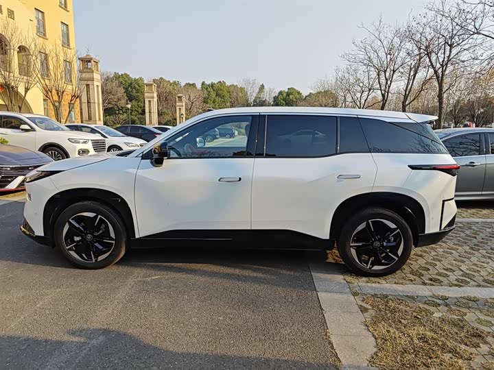 Фото 5 - Toyota bZ3X