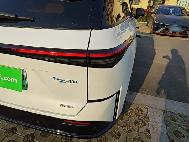 Фото 8 - Toyota bZ3X