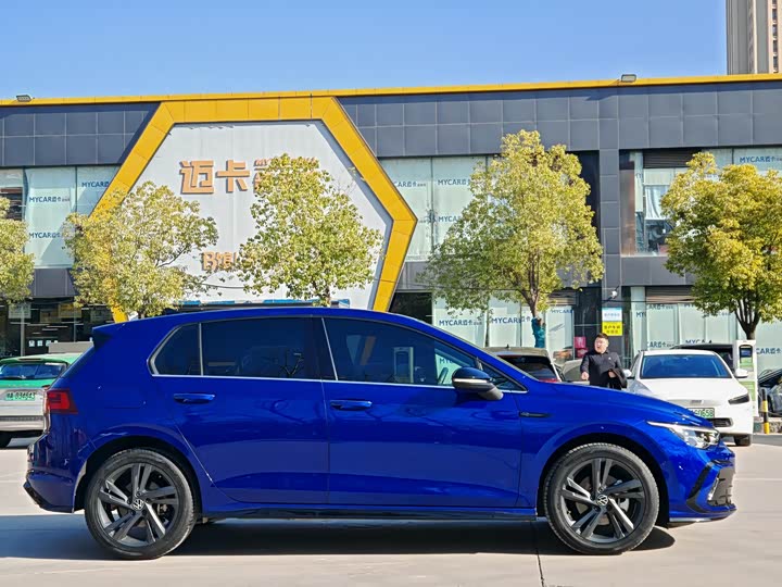 Фото 4 - Volkswagen Golf