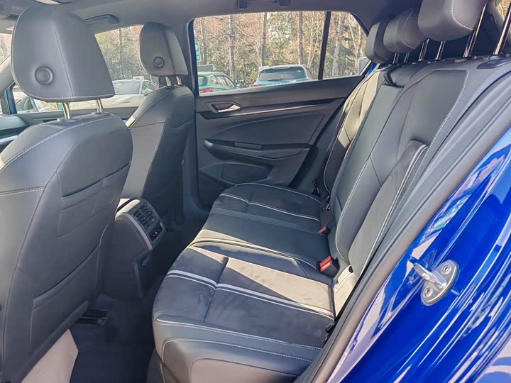 Фото 7 - Volkswagen Golf