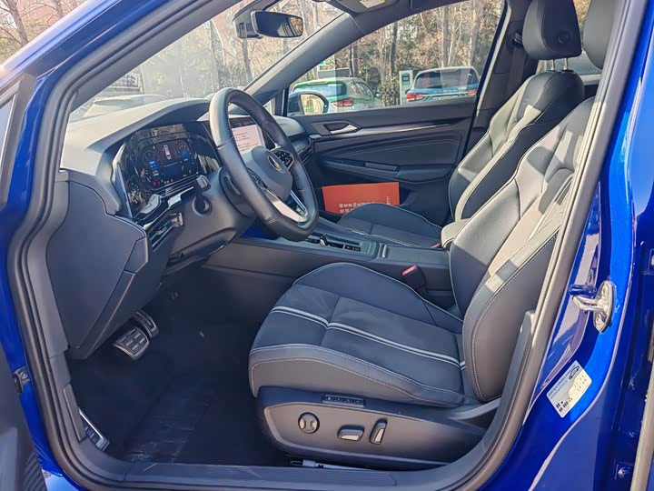 Фото 8 - Volkswagen Golf