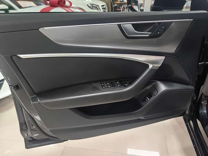 Фото 3 - Audi A6L