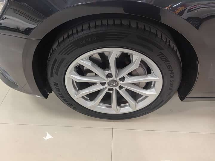 Фото 4 - Audi A6L