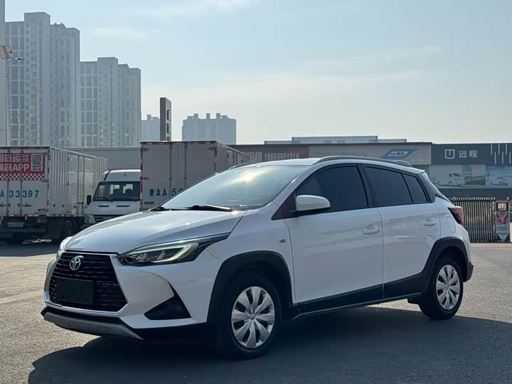 Фото 1 - Toyota Yaris L Hatchback