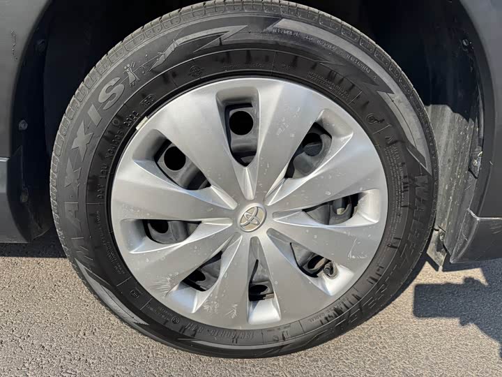 Фото 4 - Toyota Yaris L Hatchback