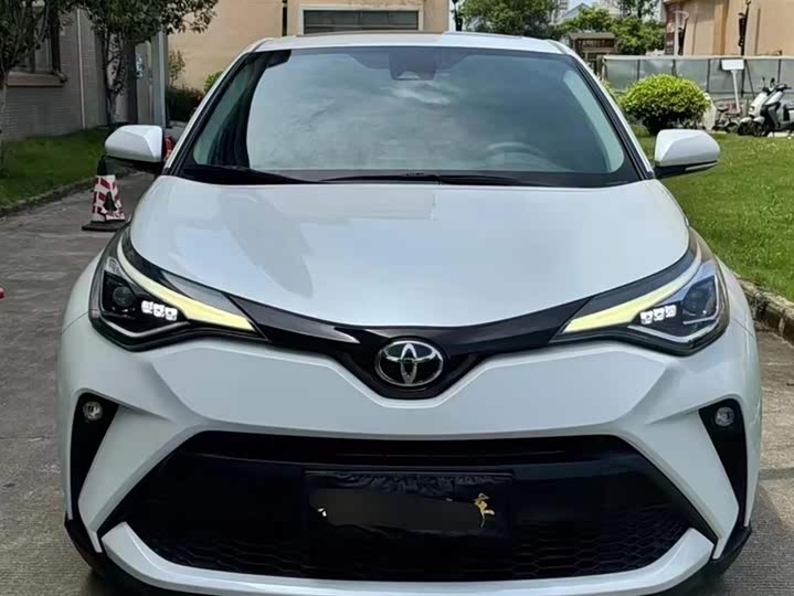 Фото 2 - Toyota C-HR