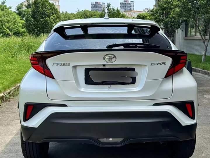 Фото 3 - Toyota C-HR