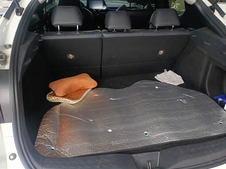 Фото 4 - Toyota C-HR