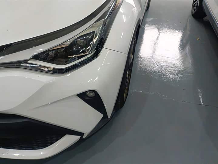 Фото 5 - Toyota C-HR