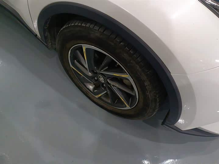 Фото 6 - Toyota C-HR