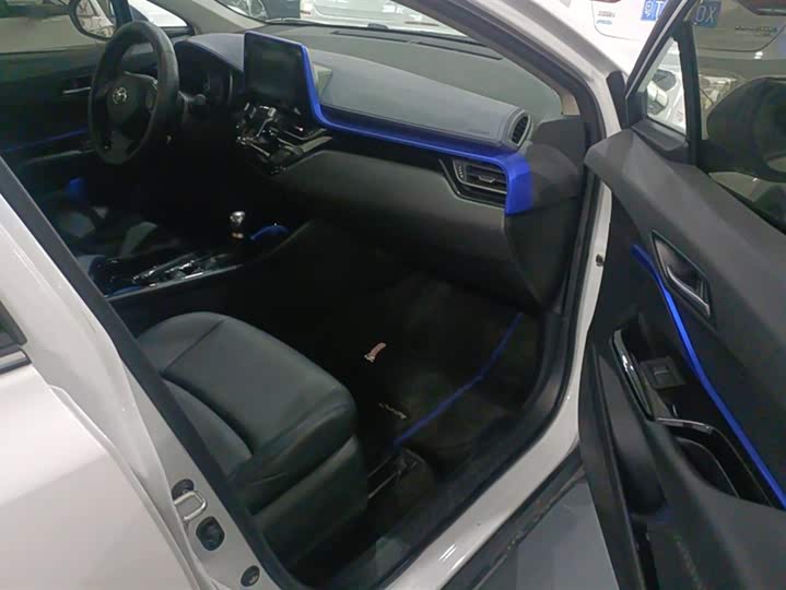 Фото 8 - Toyota C-HR