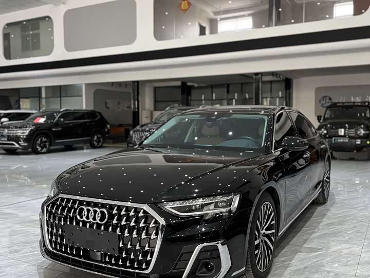 Фото 1 - Audi A8