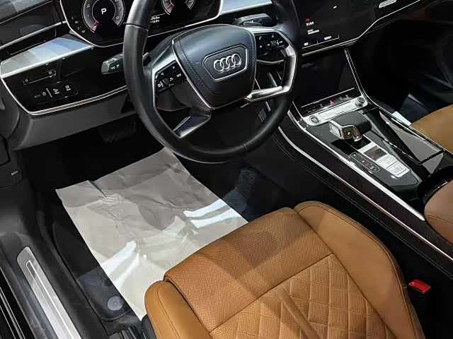 Фото 4 - Audi A8