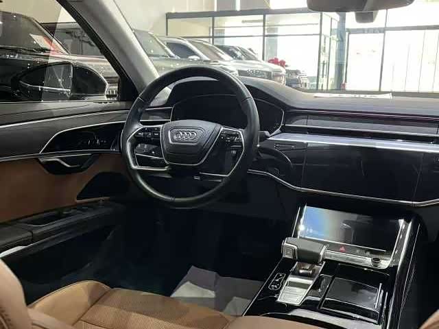 Фото 5 - Audi A8