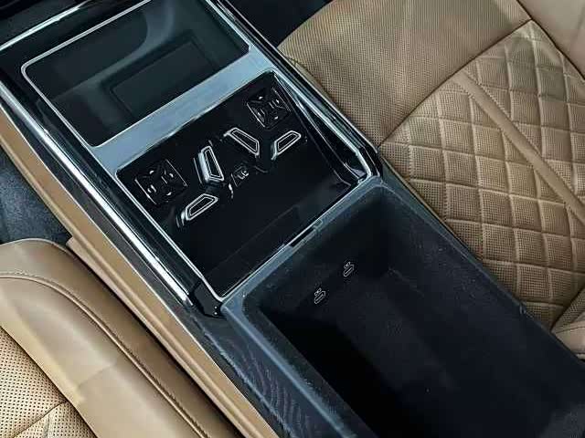 Фото 8 - Audi A8