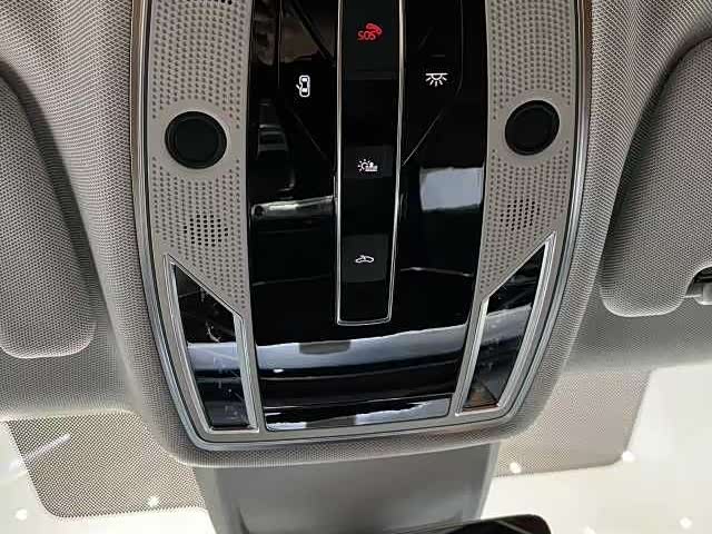 Фото 9 - Audi A8