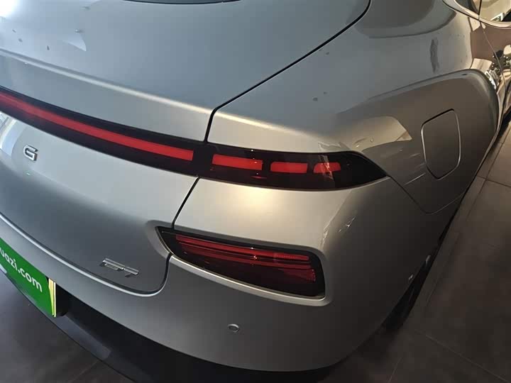 Фото 8 - XPeng P7