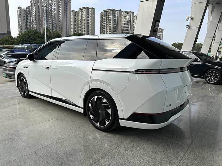 Фото 4 - XPeng X9