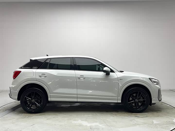 Фото 4 - Audi Q2L