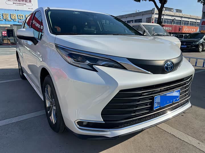 Фото 2 - Toyota Sienna