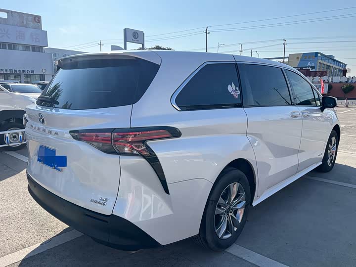 Фото 3 - Toyota Sienna