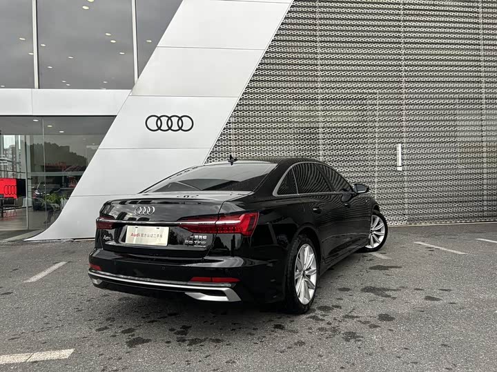 Фото 4 - Audi A6L