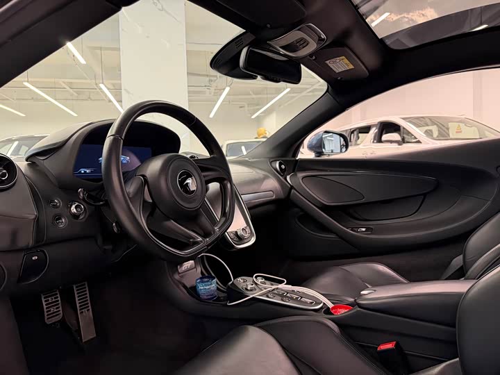 Фото 7 - McLaren GT