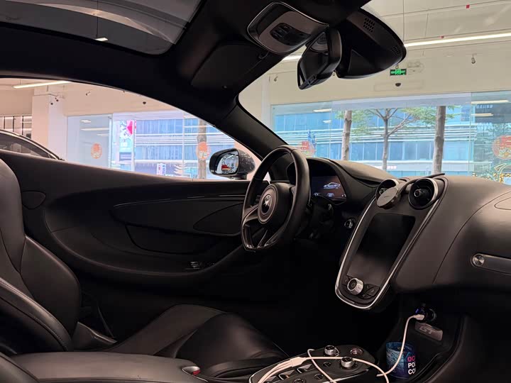 Фото 8 - McLaren GT