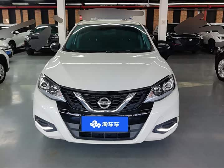 Фото 2 - Nissan Tiida