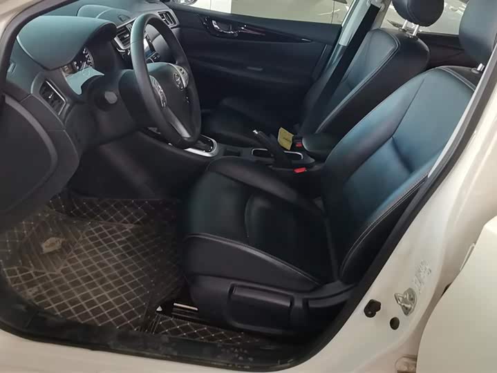 Фото 9 - Nissan Tiida